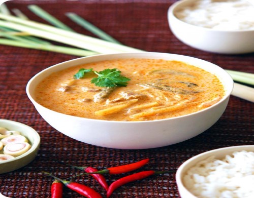 Gaeng Gai &ndash; Rezept f&uuml;r rotes Curry mit Huhn
